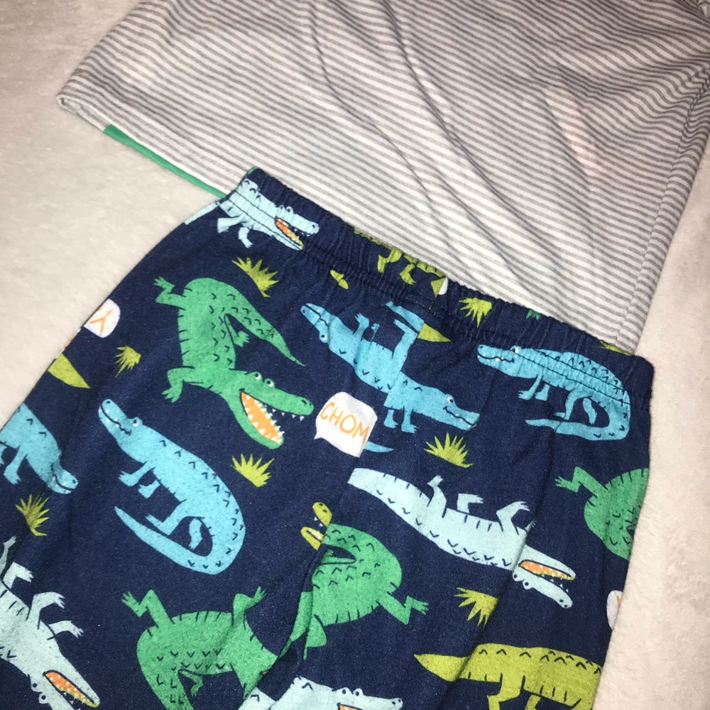 Carter’s PJ Bundle - Picture 8 of 11